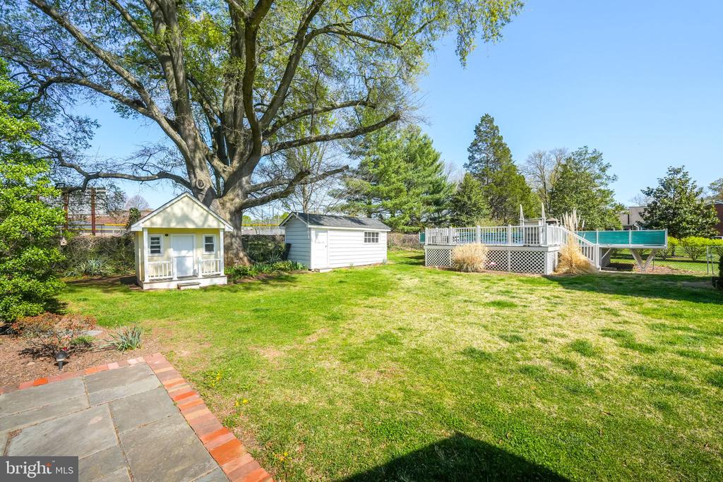 9807 HUTCHISON LANE