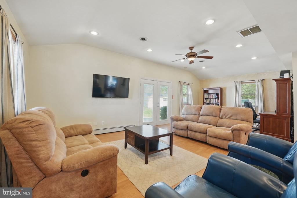 9807 HUTCHISON LANE