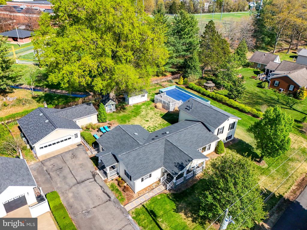 9807 HUTCHISON LANE