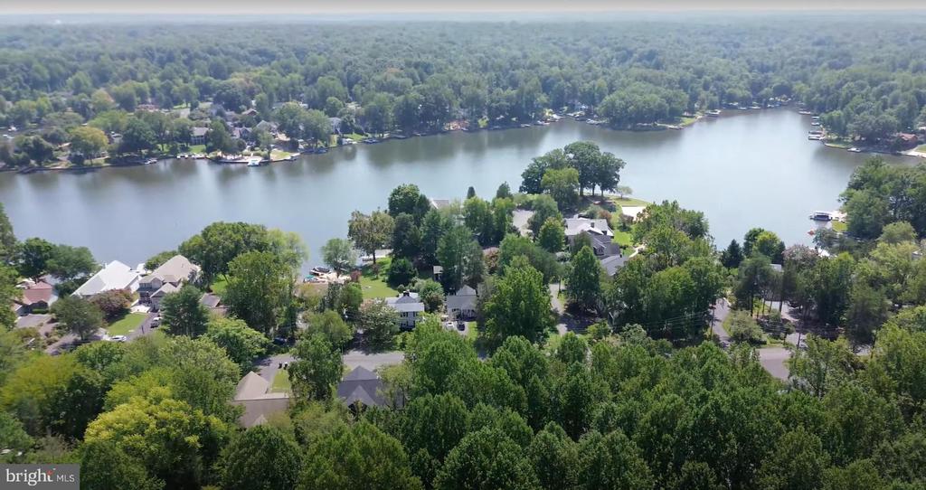 327 Stratford Cir