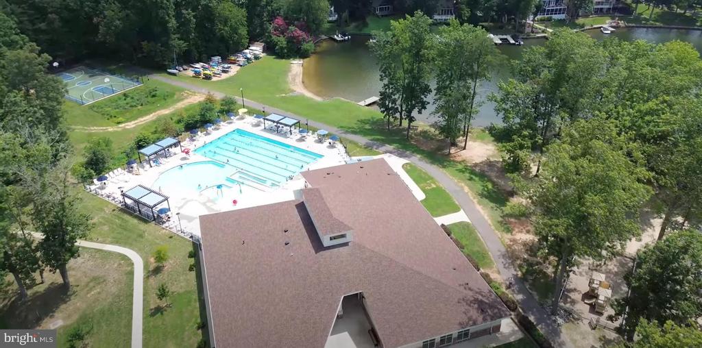 327 Stratford Cir