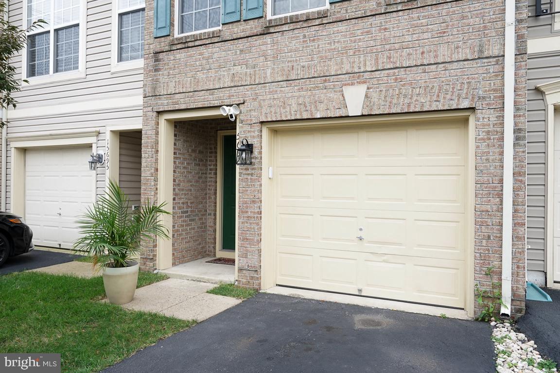 15693 John Diskin Cir