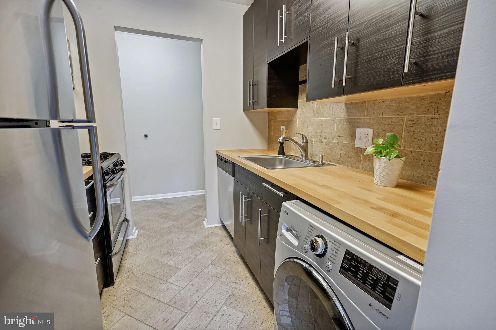 1521 Colonial Dr #304