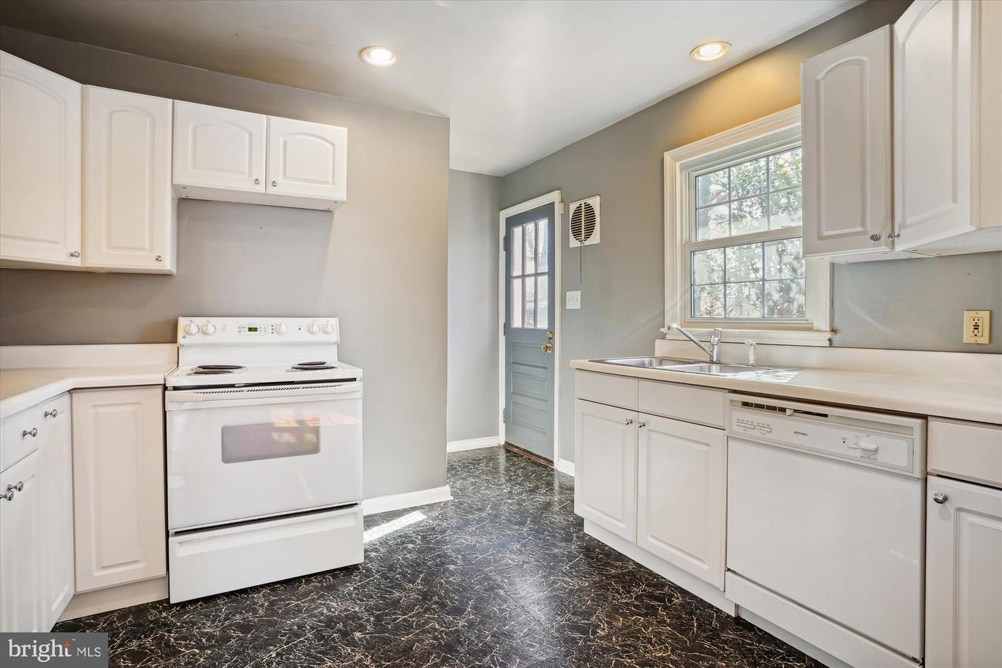 1605 Lakewood Dr