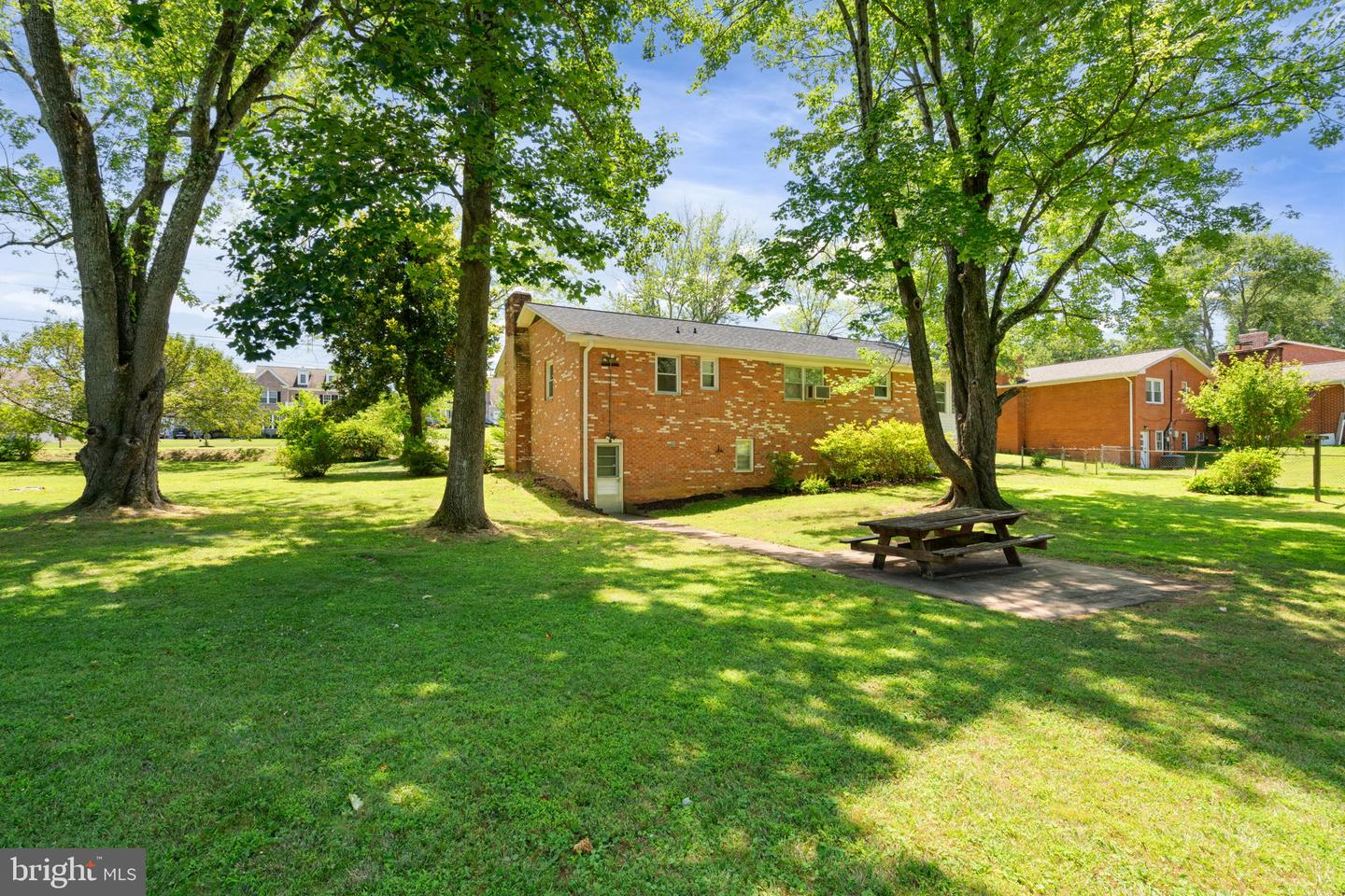 7704 Signal Hill Rd