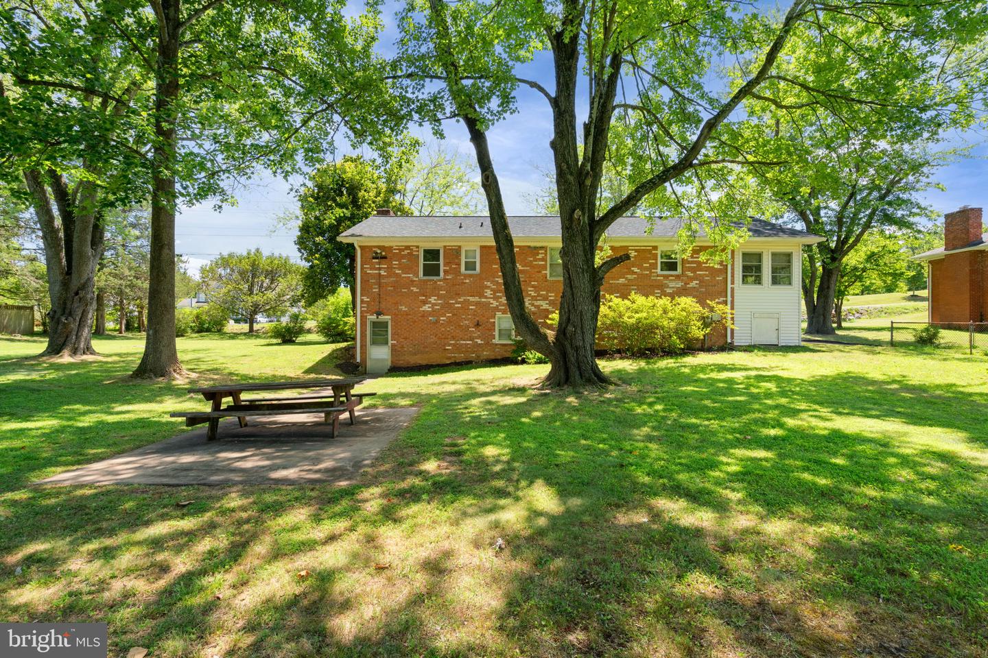 7704 Signal Hill Rd
