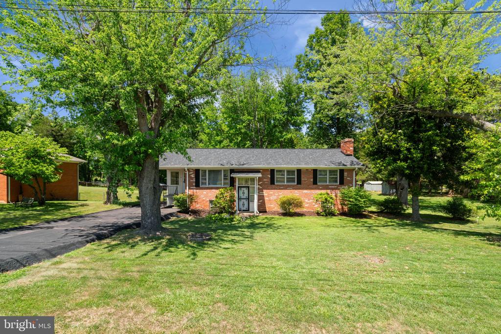 7704 Signal Hill Rd