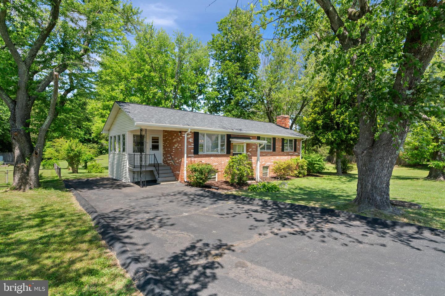 7704 Signal Hill Rd