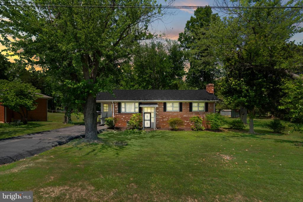 7704 Signal Hill Rd