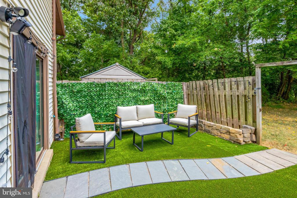 2551 FOX RIDGE COURT