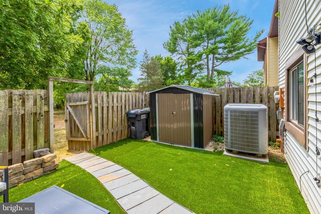 2551 FOX RIDGE COURT