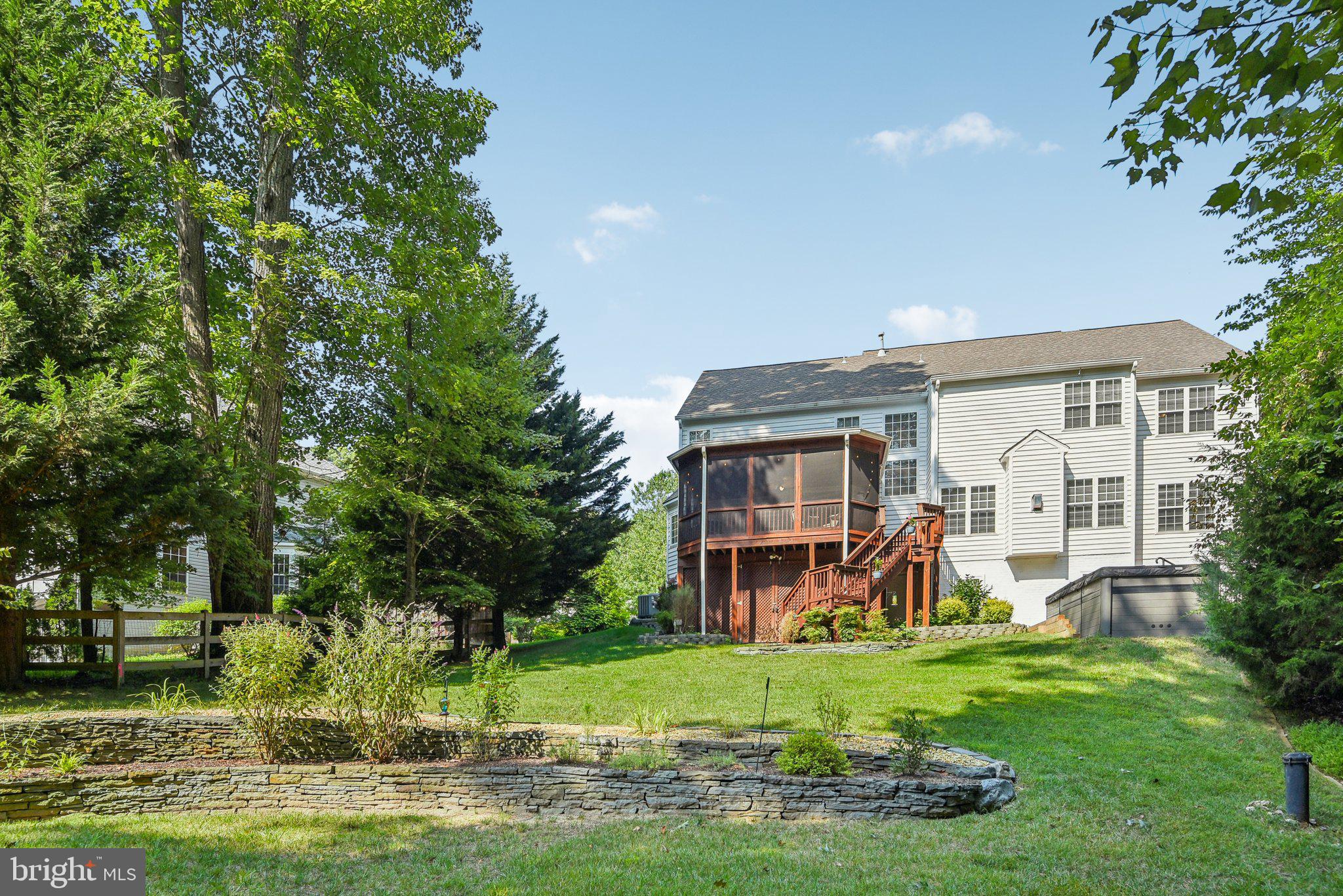 7204 SIMMONS RIDGE COURT
