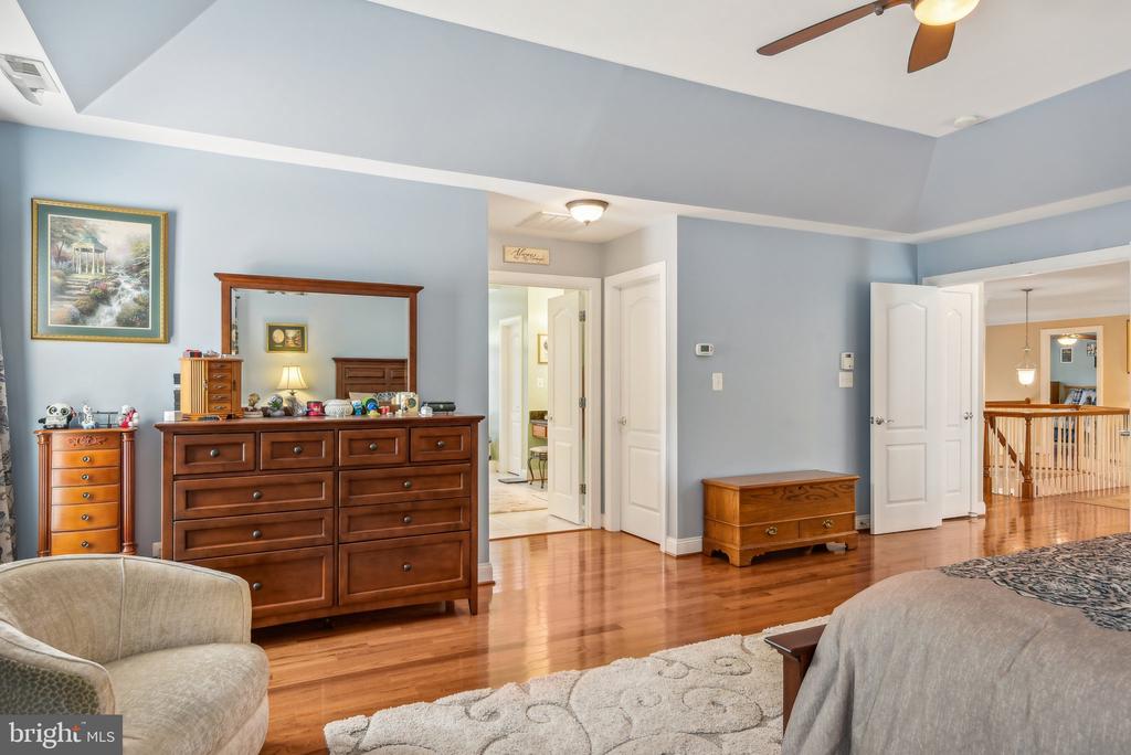 7204 SIMMONS RIDGE COURT