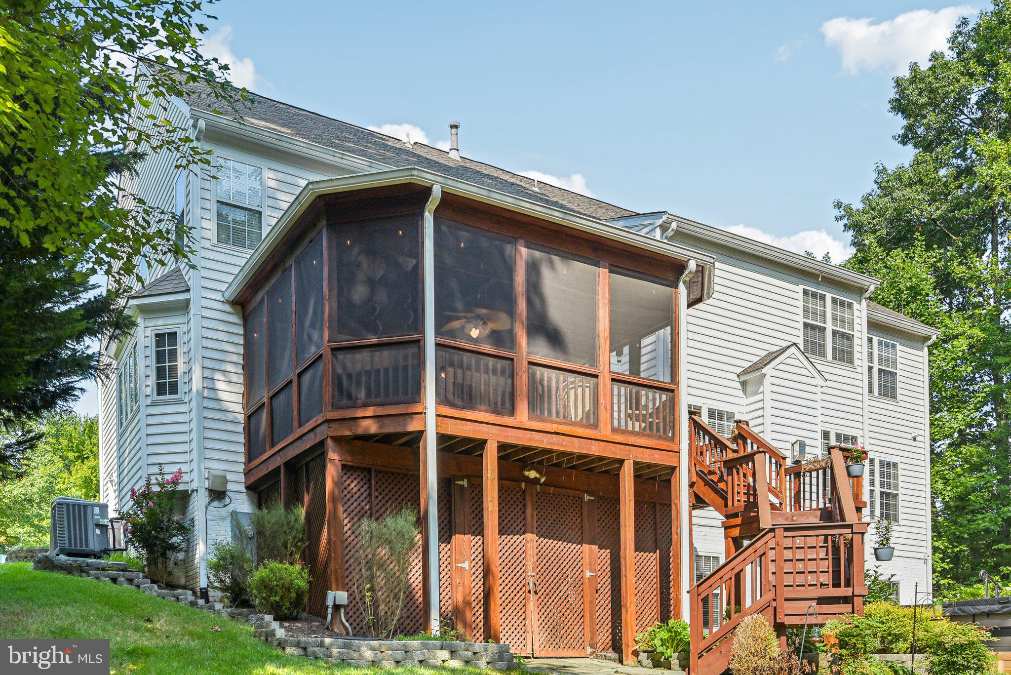 7204 SIMMONS RIDGE COURT