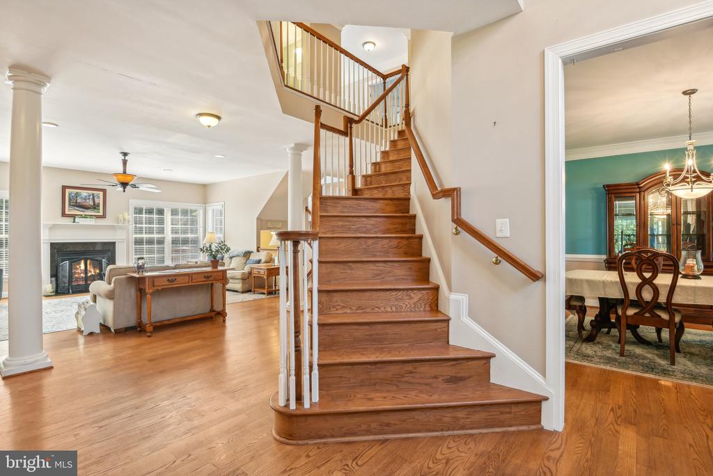 7204 SIMMONS RIDGE COURT