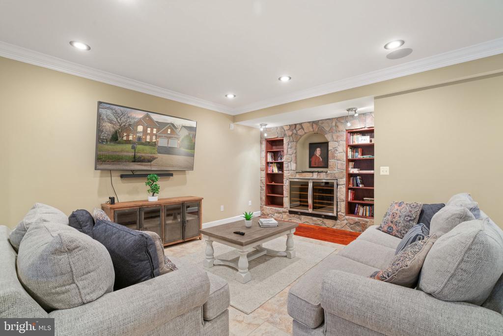 4565 Robey Way