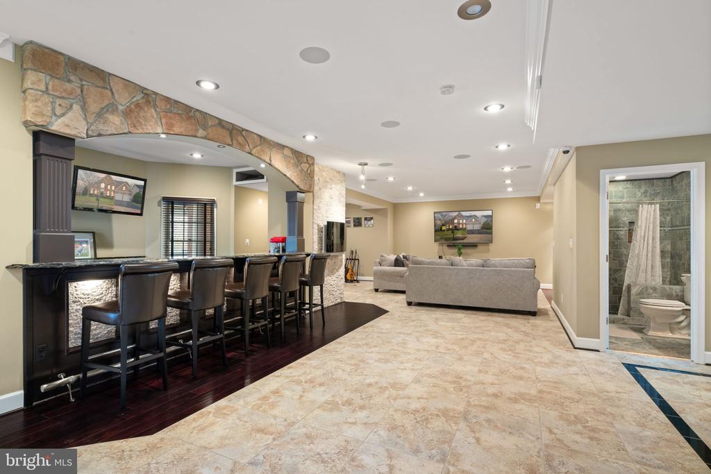 4565 Robey Way