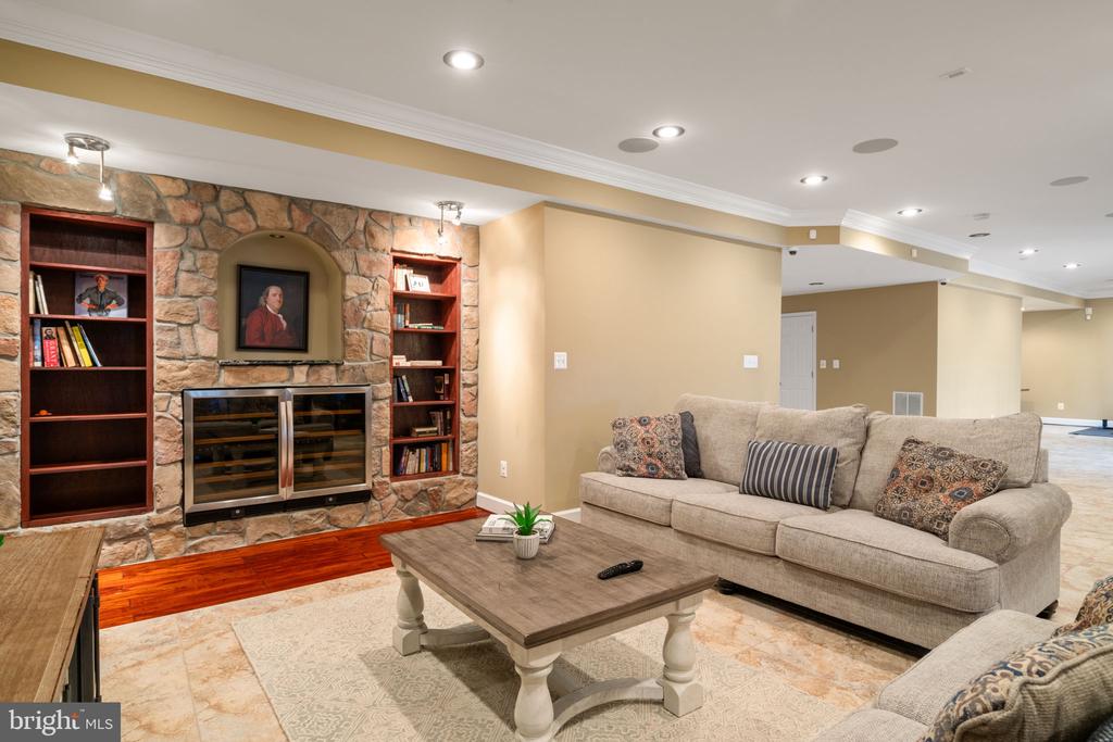 4565 Robey Way
