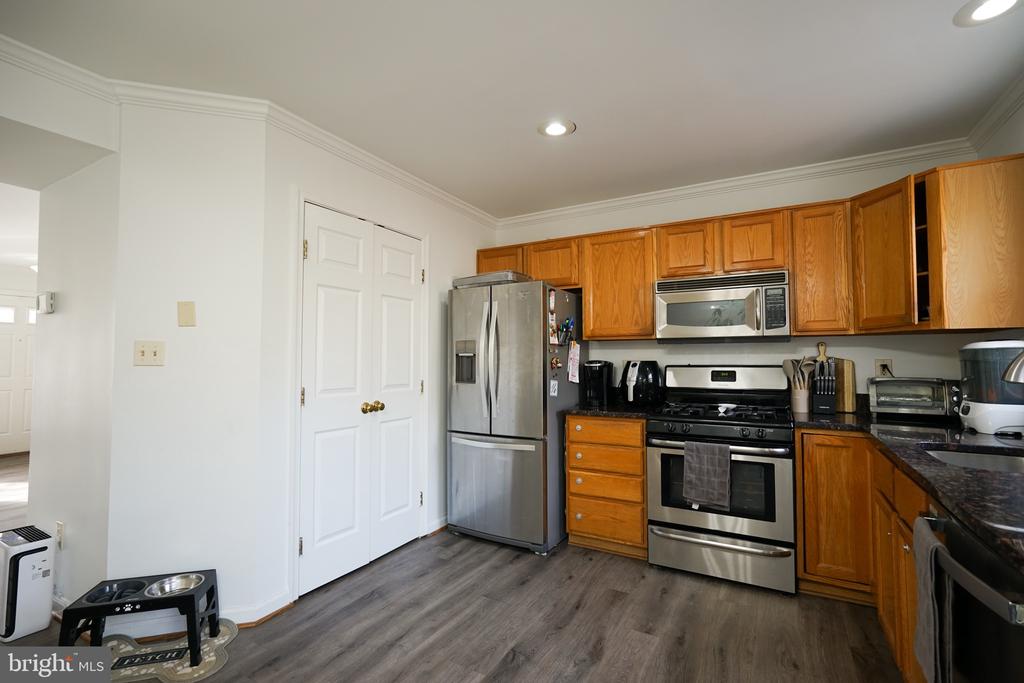 1740 GROVER GLEN CT