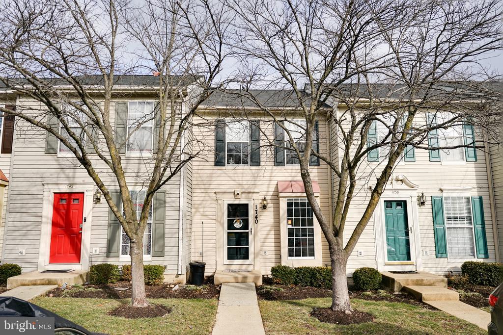1740 GROVER GLEN CT