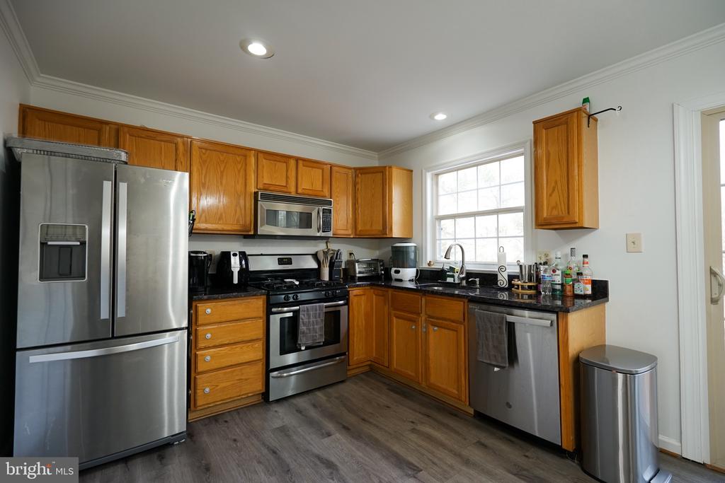 1740 GROVER GLEN CT
