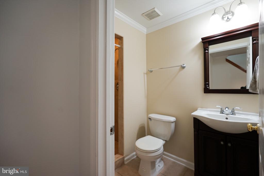 1740 GROVER GLEN CT