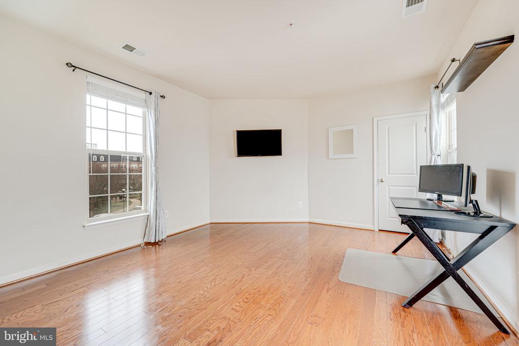 7961 CRESCENT PARK DRIVE
