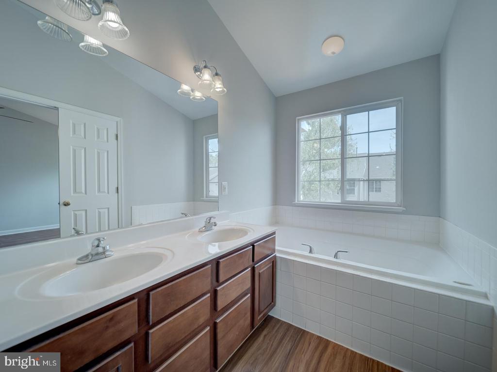 8241 HUMPHREY LANE