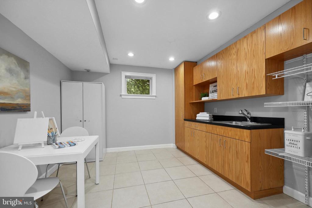 3200 Manitoba Dr