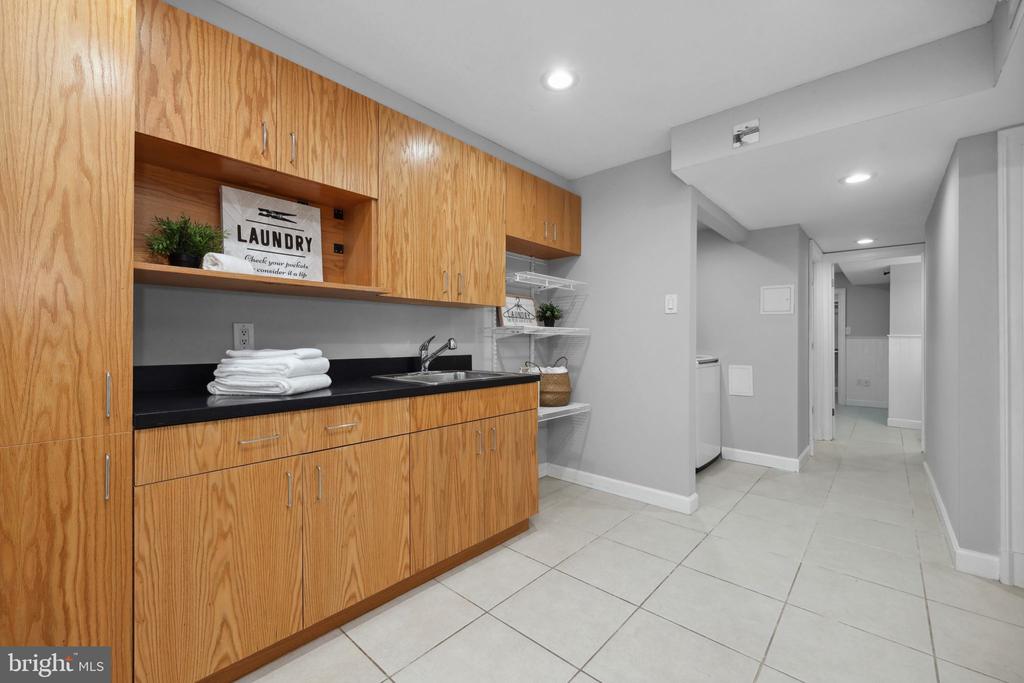 3200 Manitoba Dr
