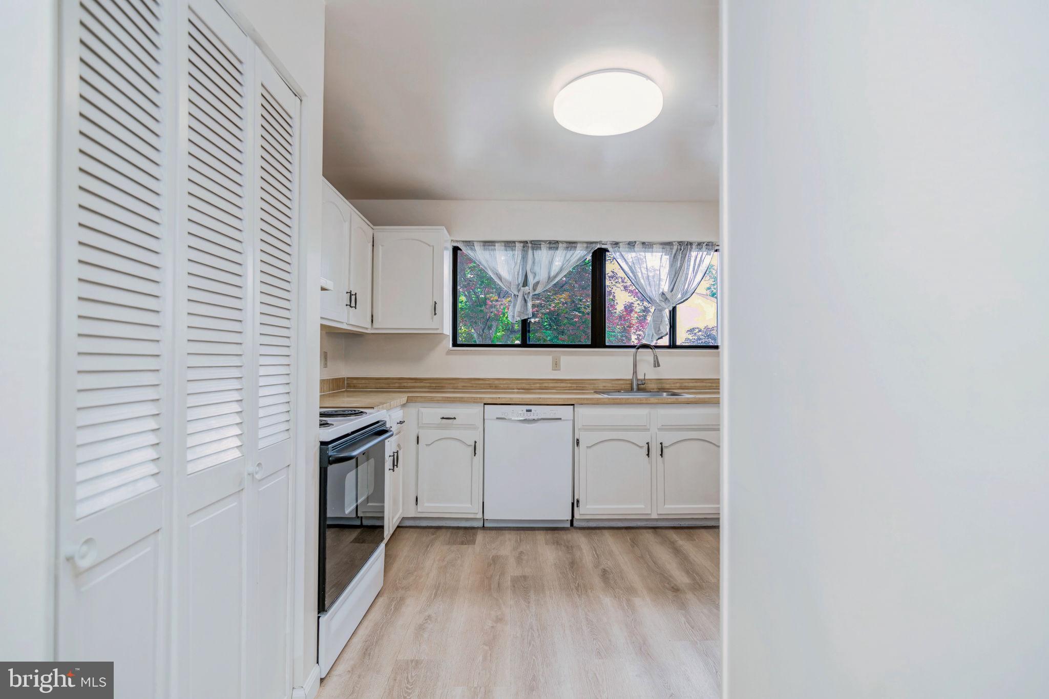 15369 Grist Mill Ter