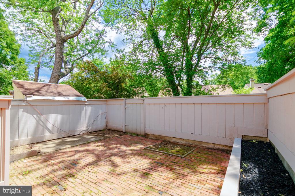 15369 Grist Mill Ter
