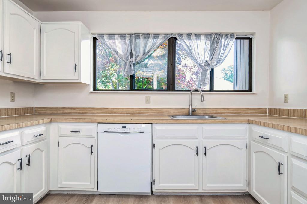 15369 Grist Mill Ter