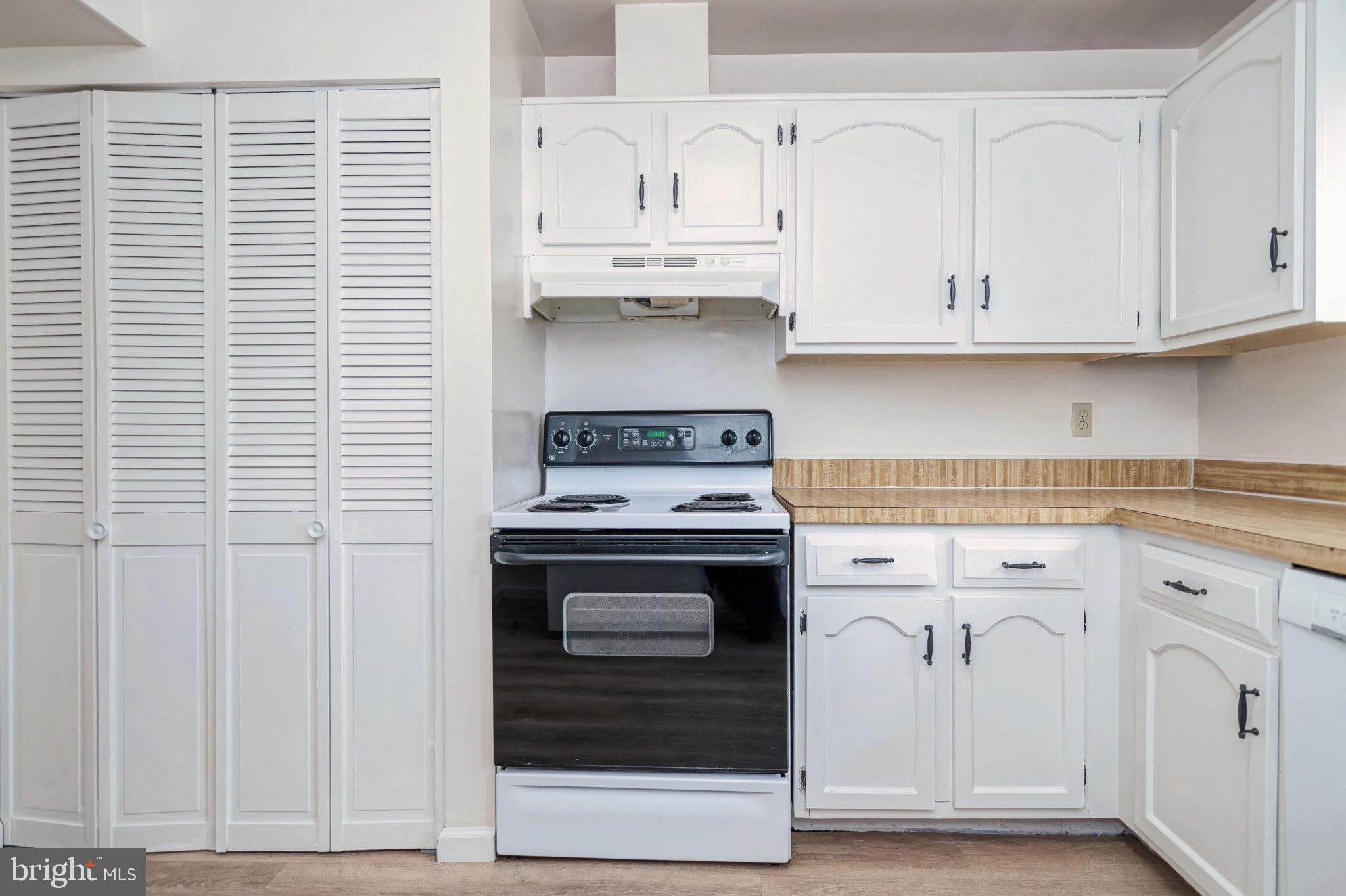 15369 Grist Mill Ter