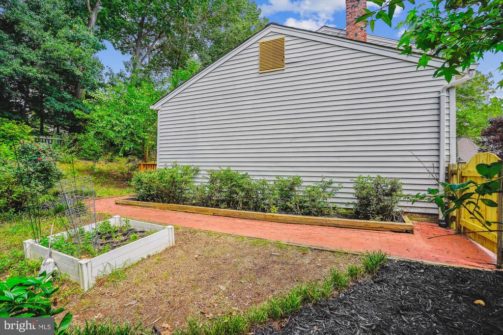 3864 ORIOLE COURT