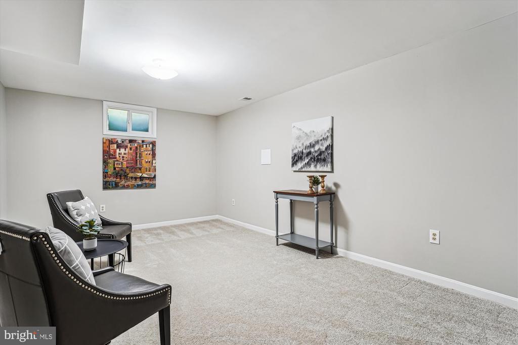 3864 ORIOLE COURT