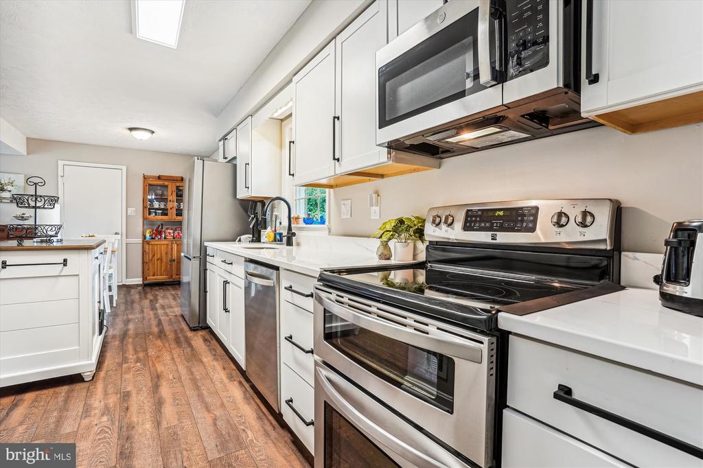 3864 ORIOLE COURT