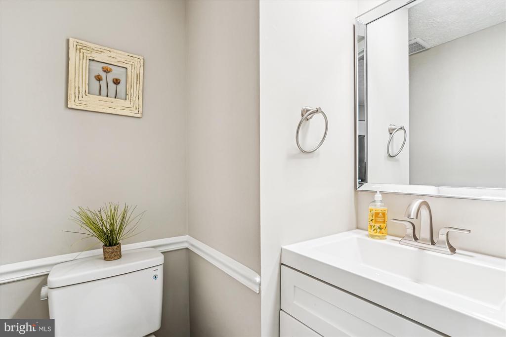3864 ORIOLE COURT