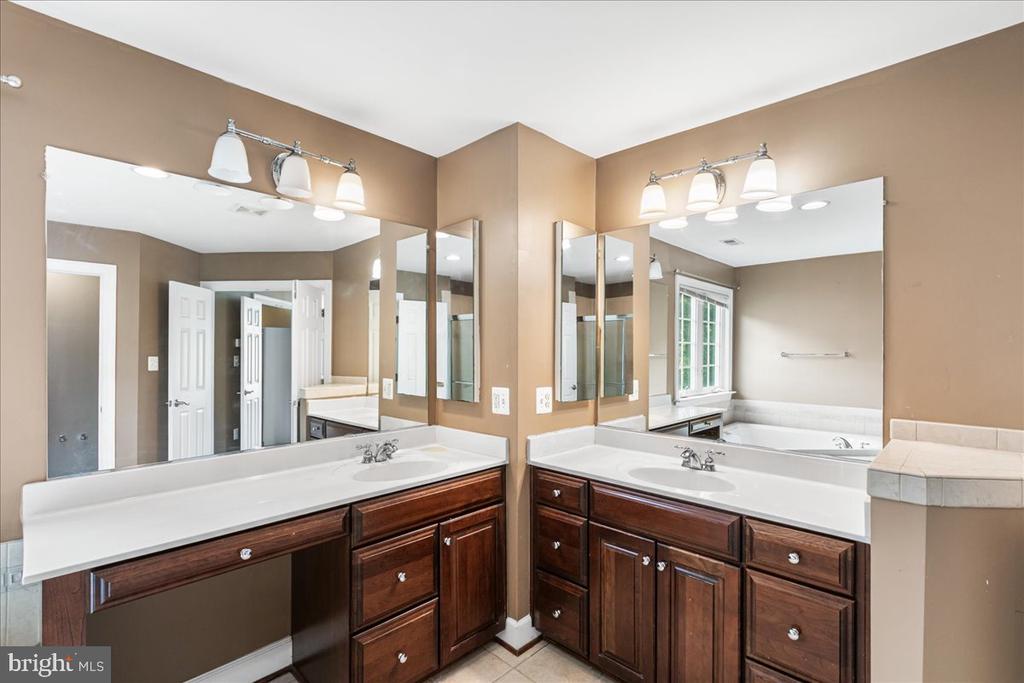 3629 STONEWALL MANOR DRIVE
