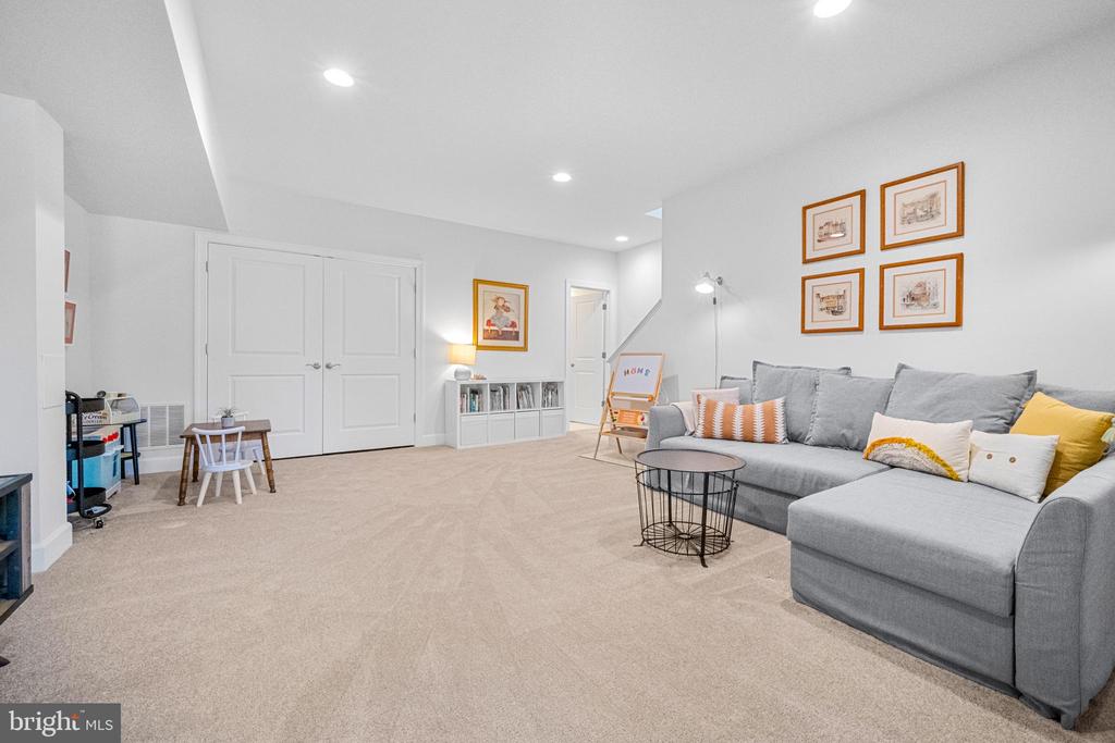 10758 HINTON WAY