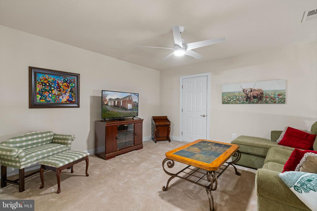 5484 RODRIQUEZ LANE