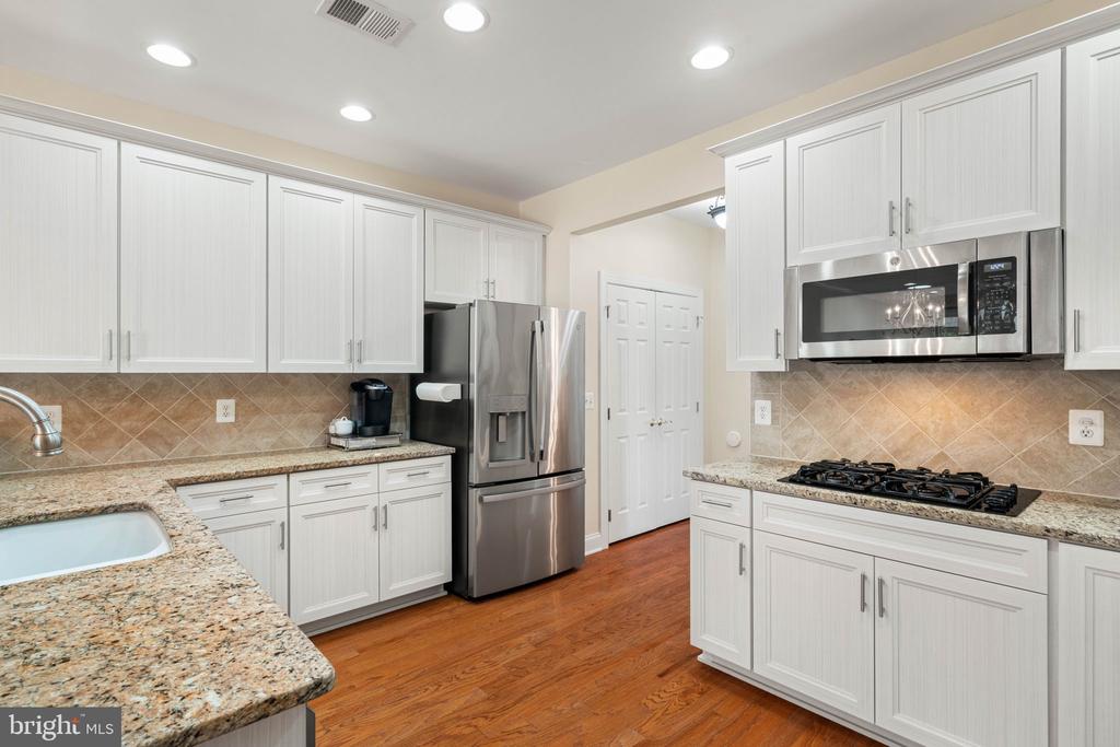 5484 RODRIQUEZ LANE