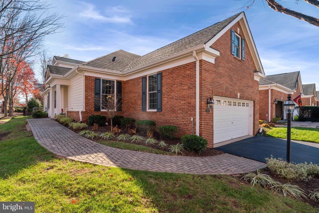 5484 RODRIQUEZ LANE