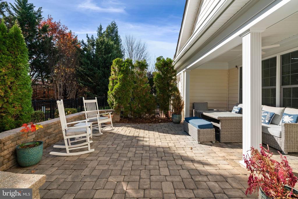 5484 RODRIQUEZ LANE