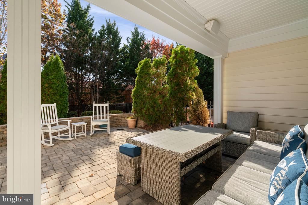 5484 RODRIQUEZ LANE