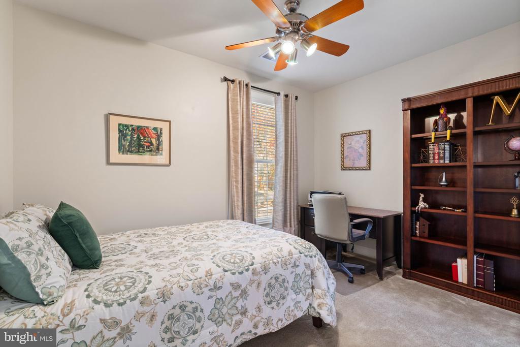 5484 RODRIQUEZ LANE