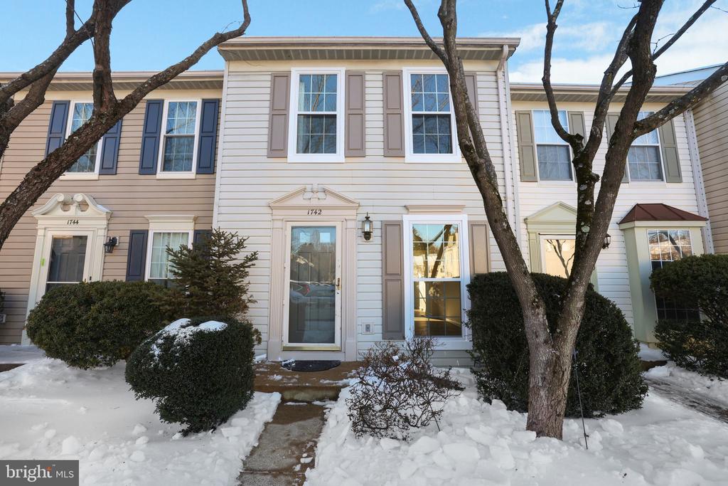 1742 TIGER LILY CIRCLE
