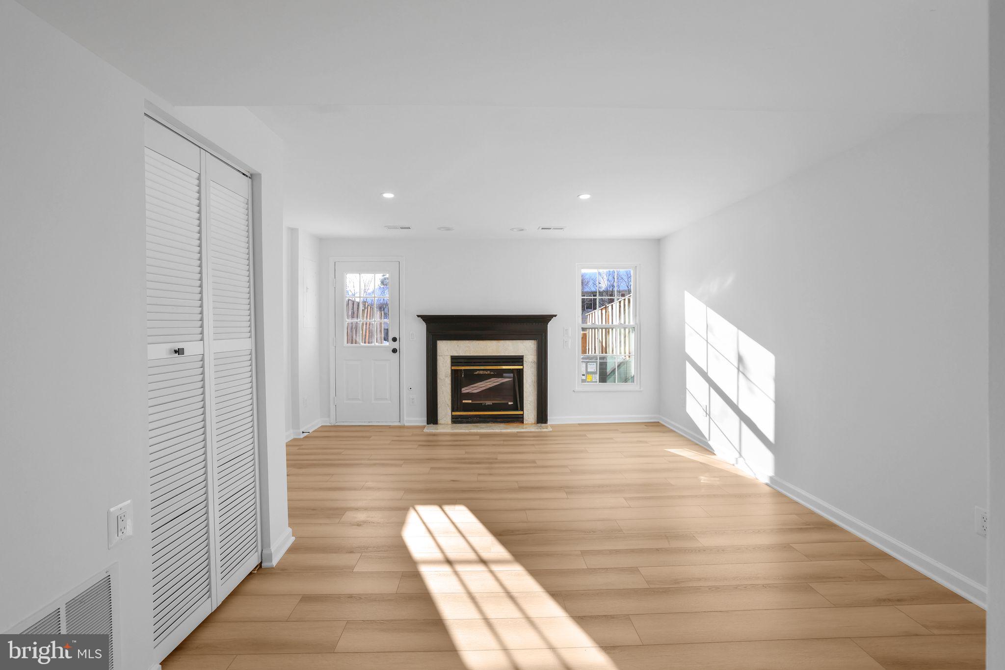 1742 TIGER LILY CIRCLE