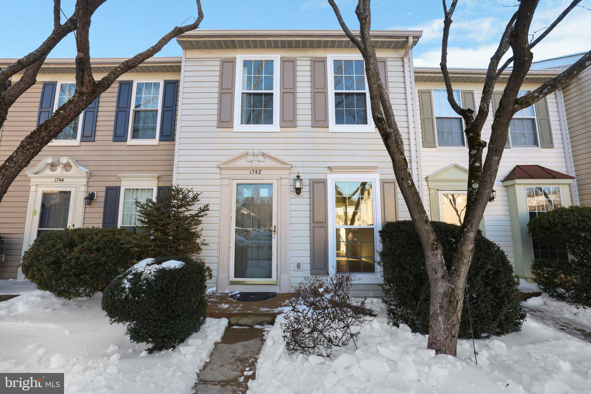 1742 TIGER LILY CIRCLE