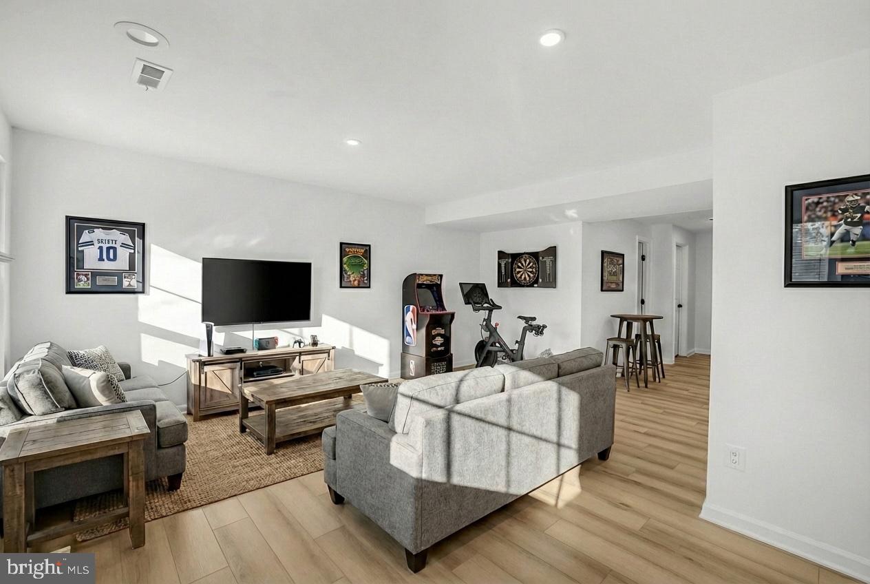 1742 TIGER LILY CIRCLE